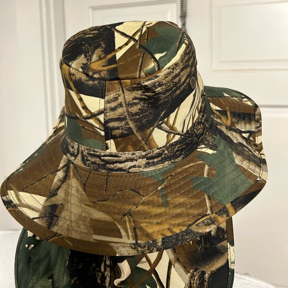 Ripped - Picture 2 of 7